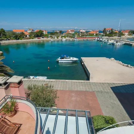 Apartment Ana.3 *